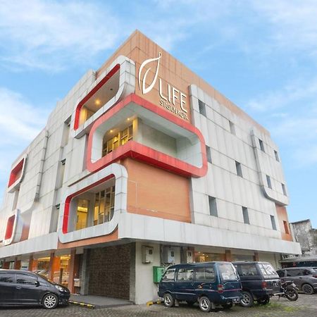 Life Hotel Stasiun Kota Surabaya Bagian luar foto